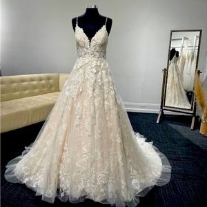 Essence of Australia Classic A-Line Wedding Dress with Sparkling Lace D3157